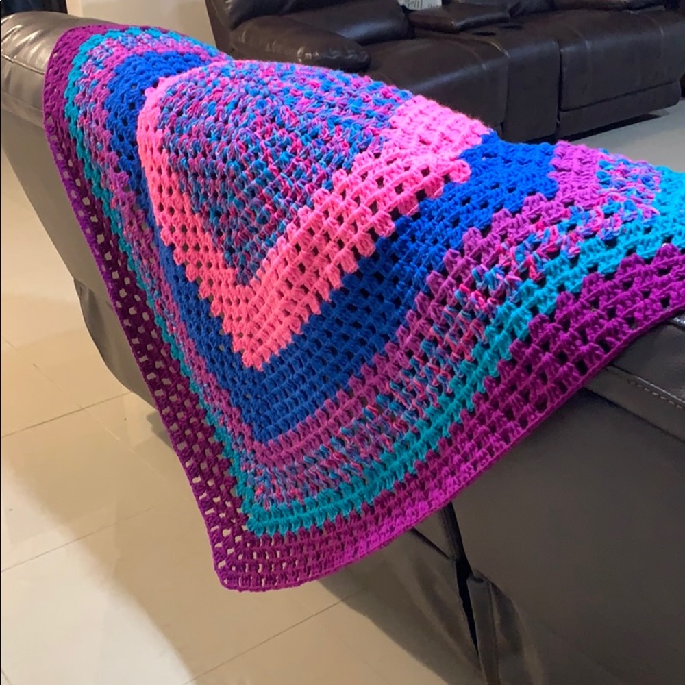 Handmade crochet quilt/throw - Picture 3 of 7